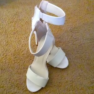 GUC-Charlotte Russe Nude High Heels- Sz 6- GORGEOUS!!